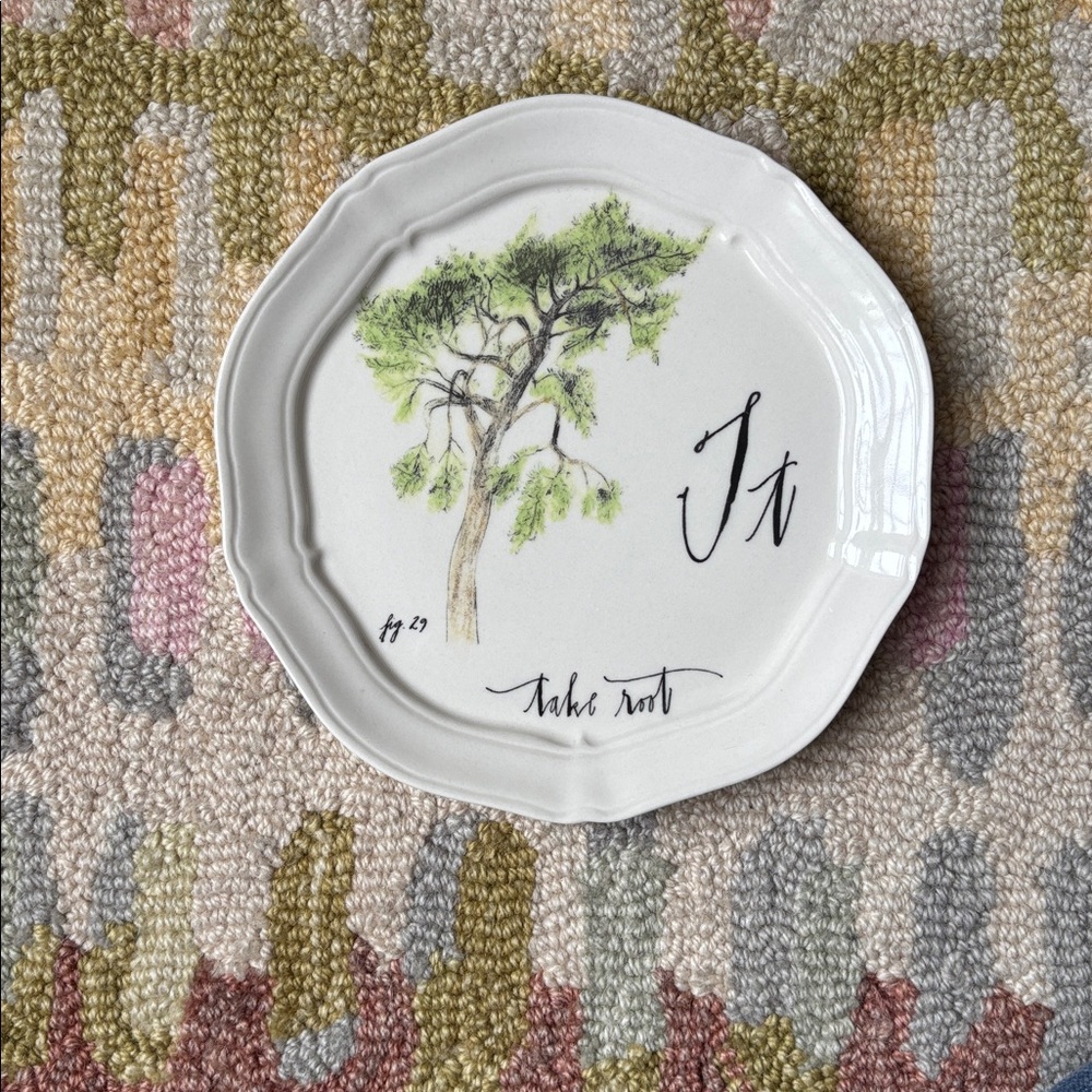 🌳Anthropologie Linea Carta Monogram Canapé Plate T Take Root EUC